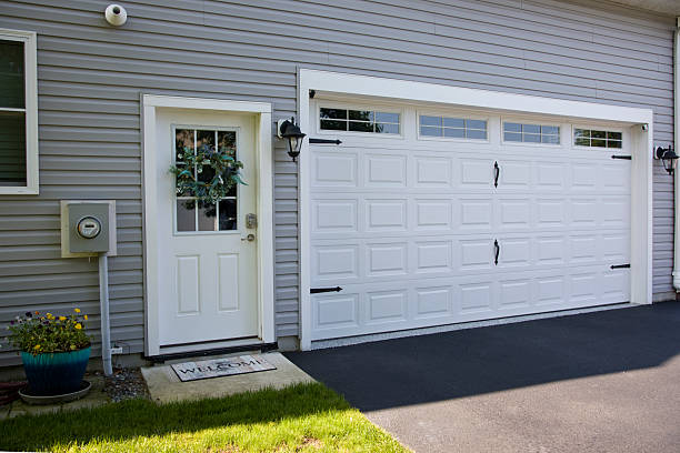 24/7 Emergency Garage Door Panel Replacement experts in Moreauville, LA